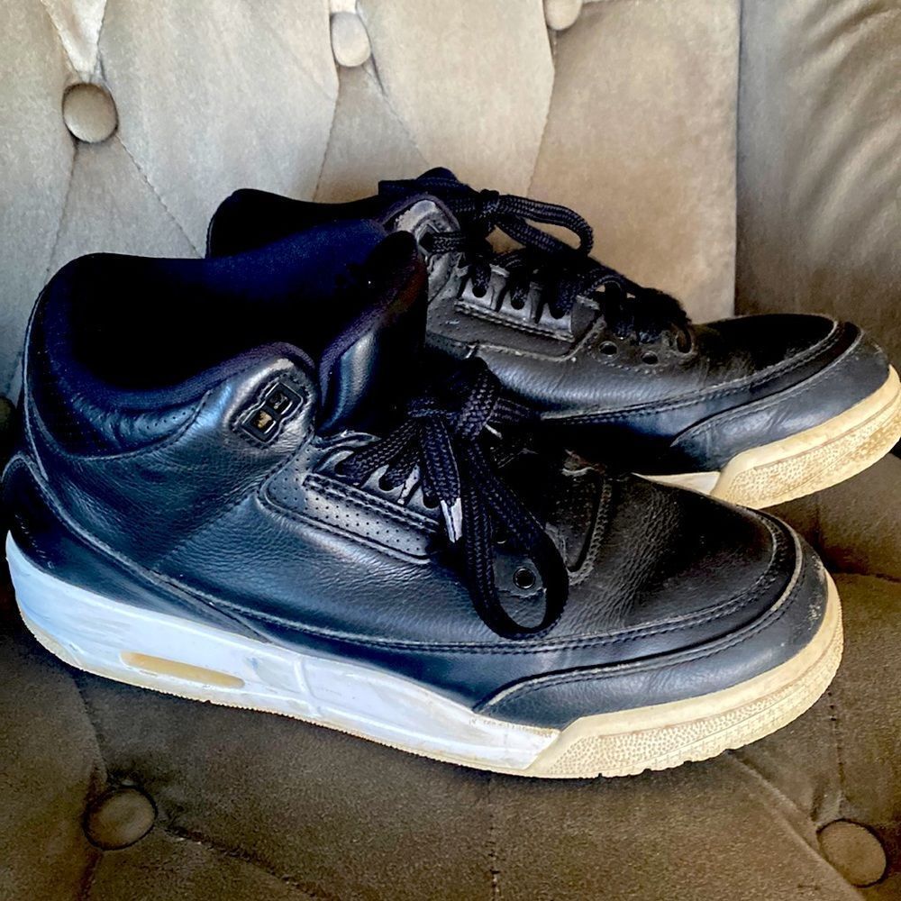 Air Jordan’s Black size 6 Y shoes
